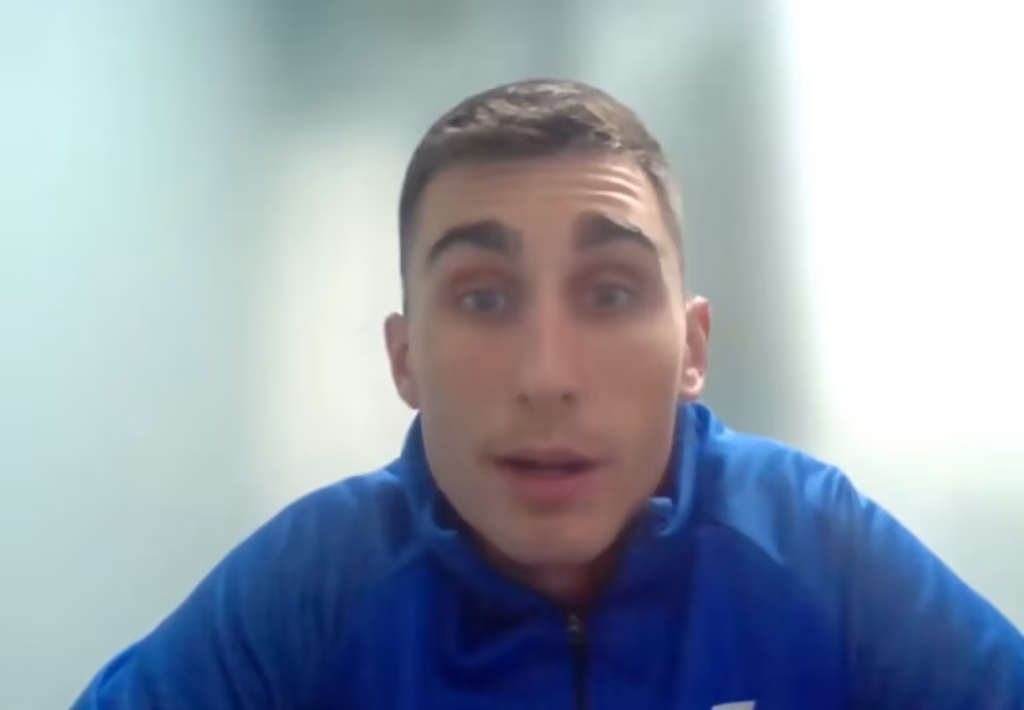 alumna game change de adrian gleez